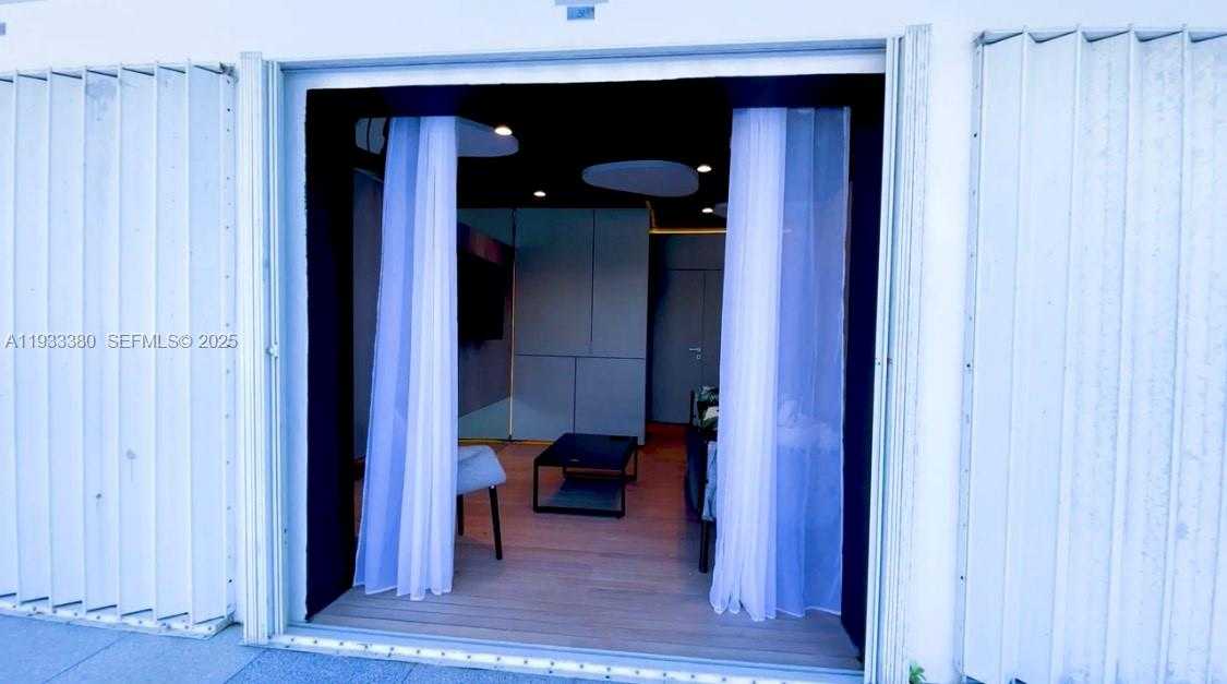 Small Image of 5255 COLLINS AVE #9E, Miami Beach Number 35