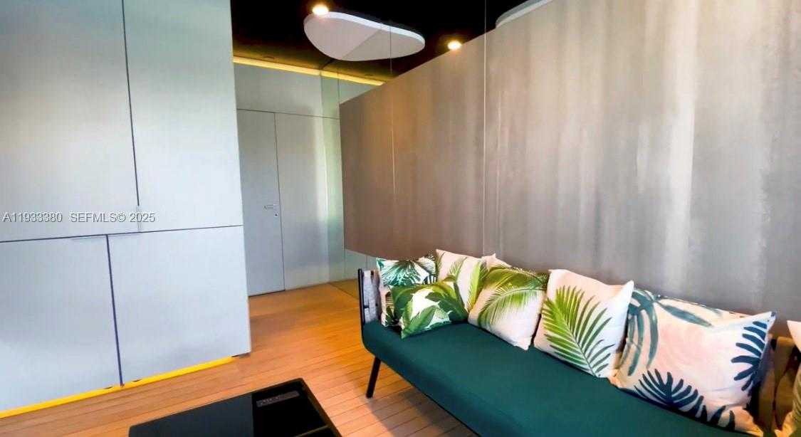 Small Image of 5255 COLLINS AVE #9E, Miami Beach Number 37