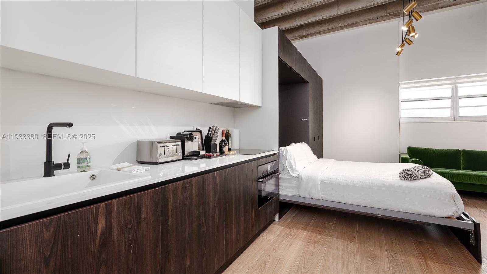 Small Image of 5255 COLLINS AVE #9E, Miami Beach Number 43