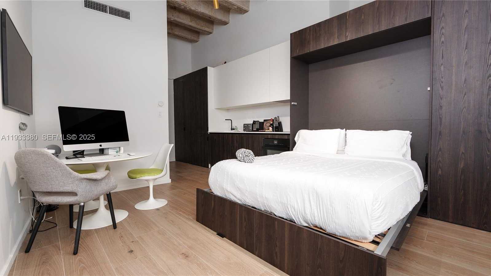 Small Image of 5255 COLLINS AVE #9E, Miami Beach Number 44