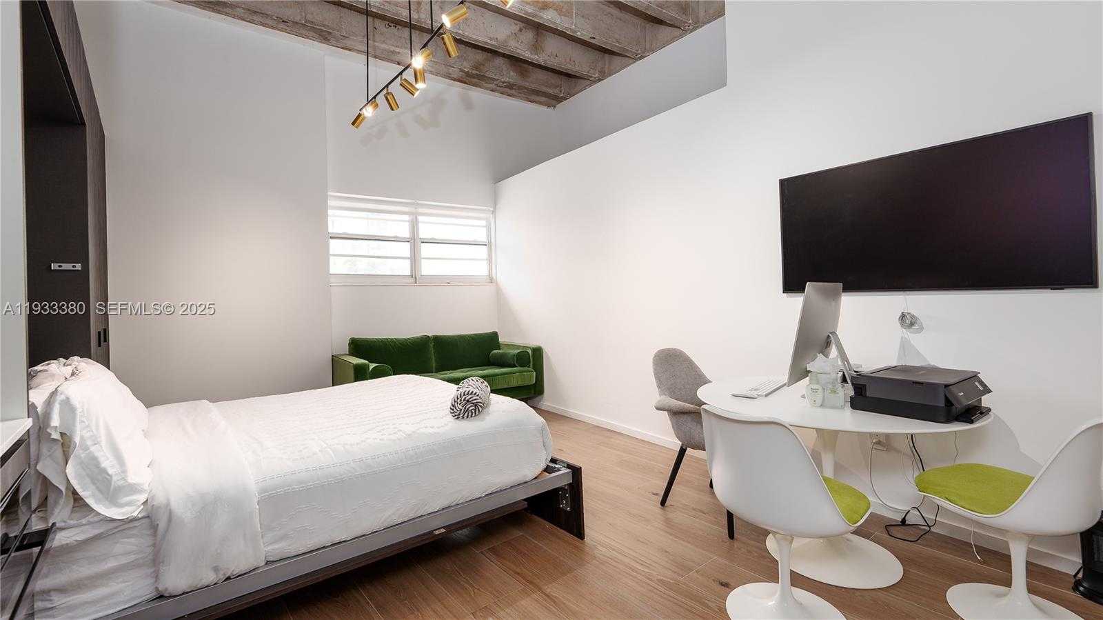 Small Image of 5255 COLLINS AVE #9E, Miami Beach Number 45