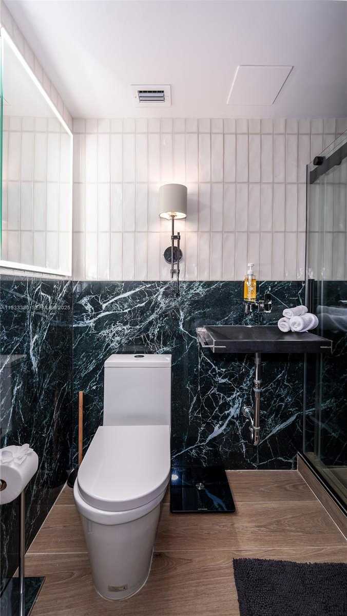 Small Image of 5255 COLLINS AVE #9E, Miami Beach Number 49