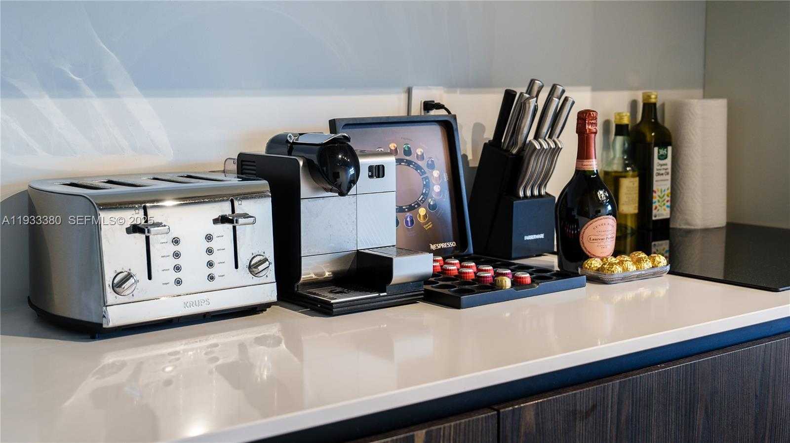 Small Image of 5255 COLLINS AVE #9E, Miami Beach Number 51