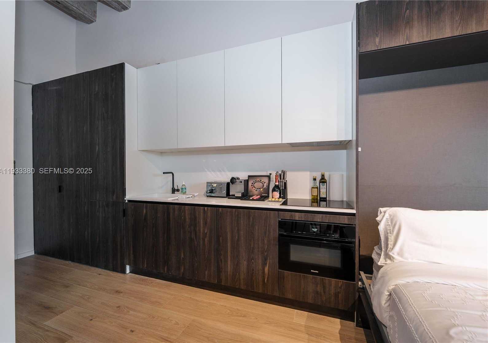 Small Image of 5255 COLLINS AVE #9E, Miami Beach Number 54