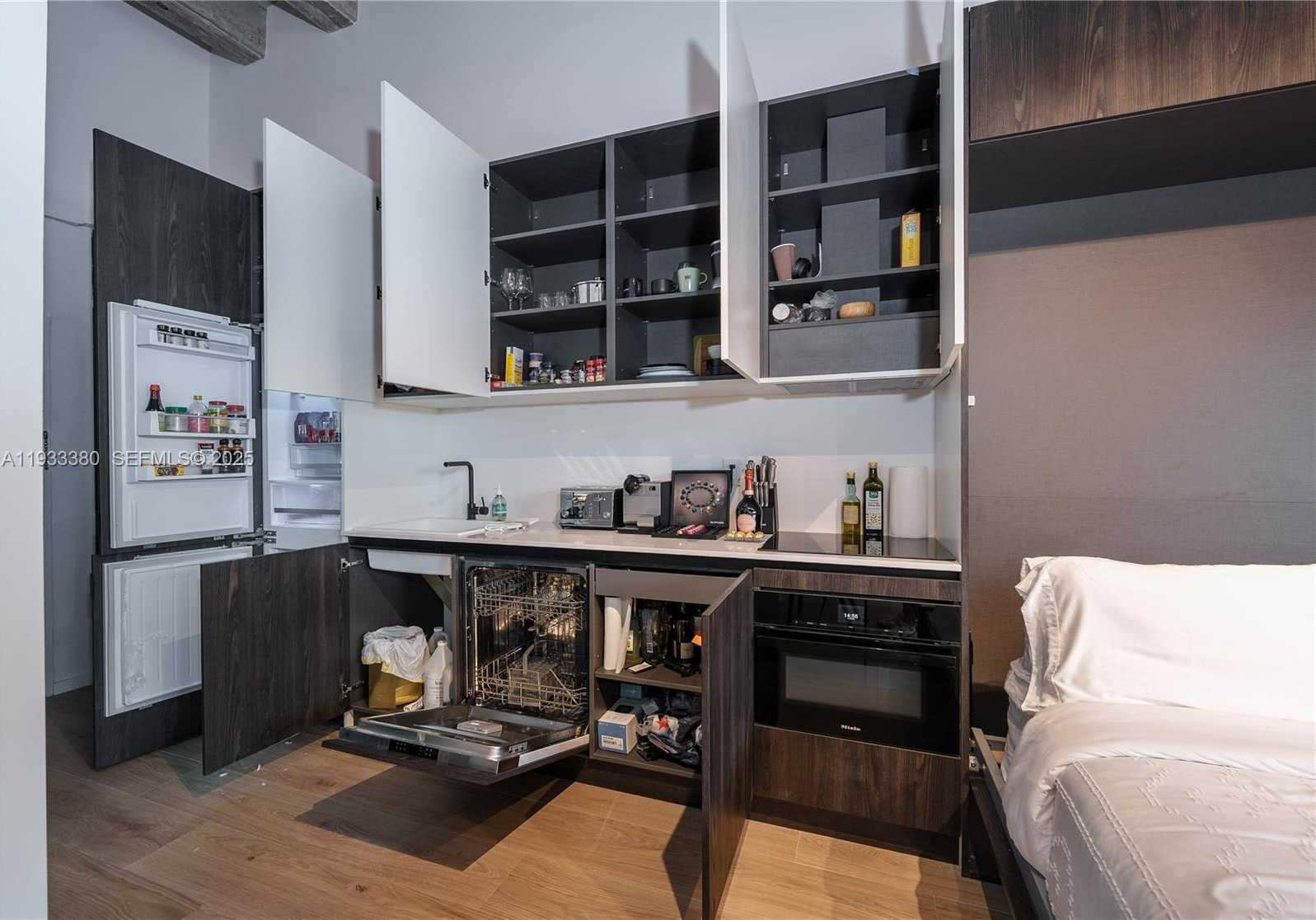 Small Image of 5255 COLLINS AVE #9E, Miami Beach Number 55