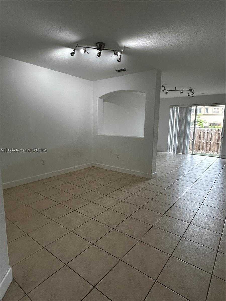 Small Image of 10721 NORTH WEST 81ST LN, Doral Number 20