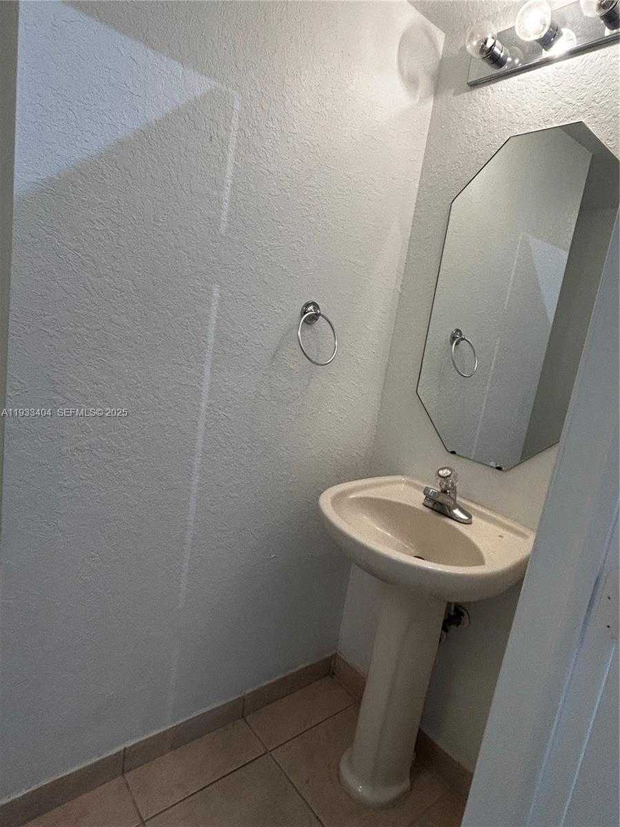 Small Image of 10721 NORTH WEST 81ST LN, Doral Number 22