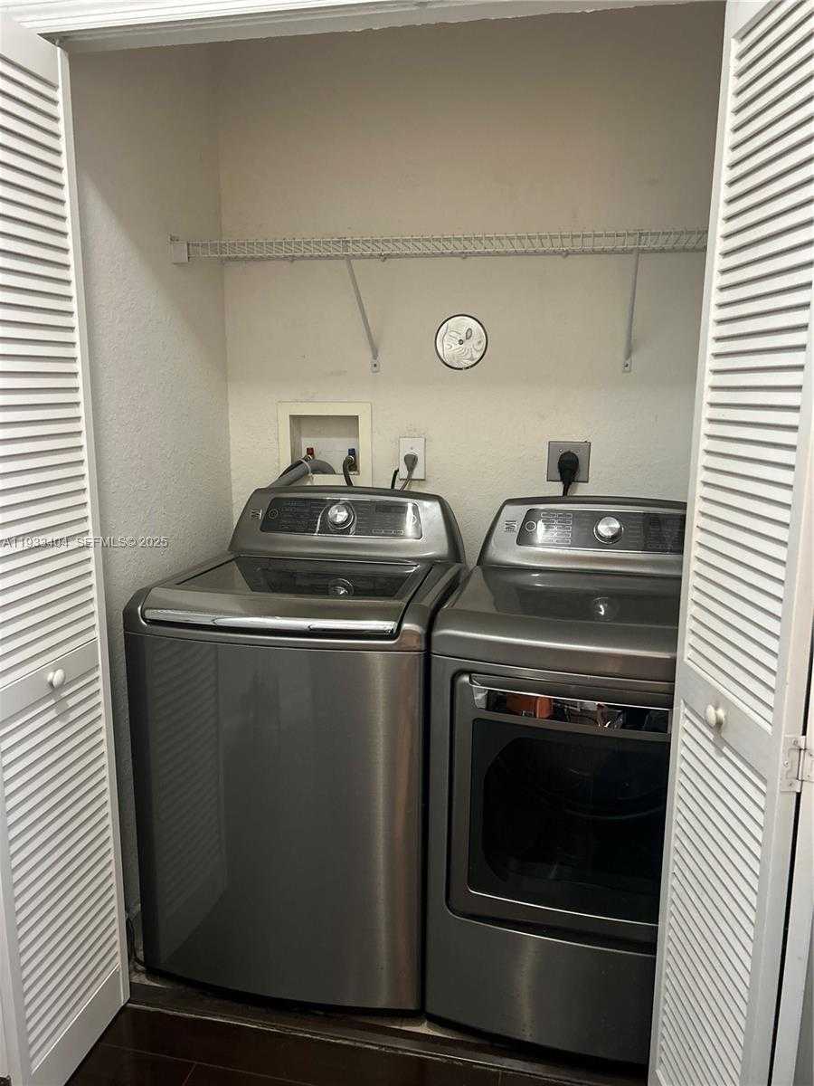 Small Image of 10721 NORTH WEST 81ST LN, Doral Number 24