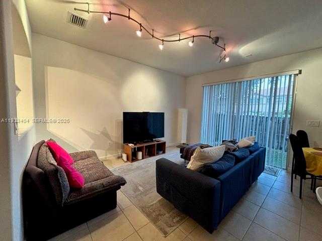 Small Image of 10721 NORTH WEST 81ST LN, Doral Number 7