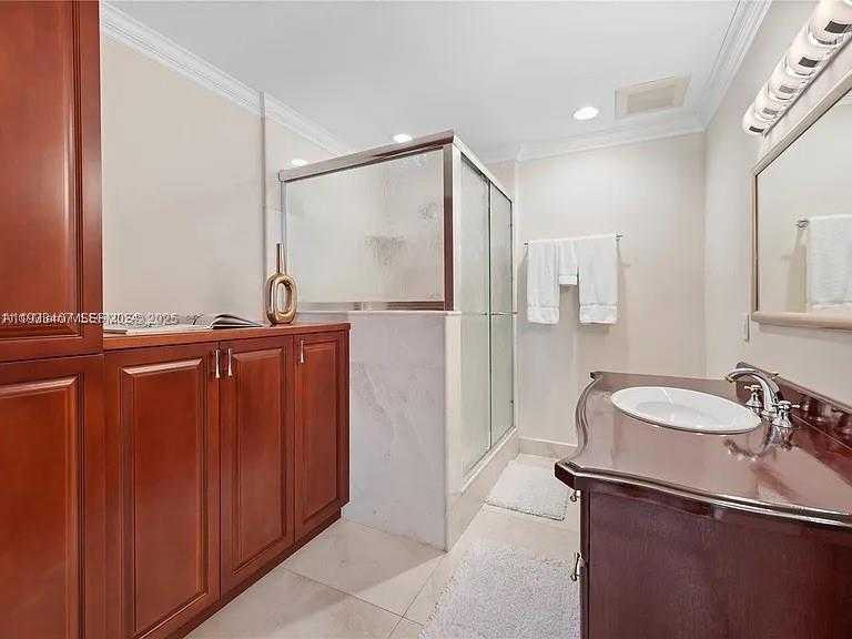 Small Image of 5371 NORTH BAY RD, Miami Beach Number 13