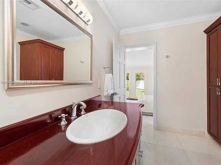 Small Image of 5371 NORTH BAY RD, Miami Beach Number 14