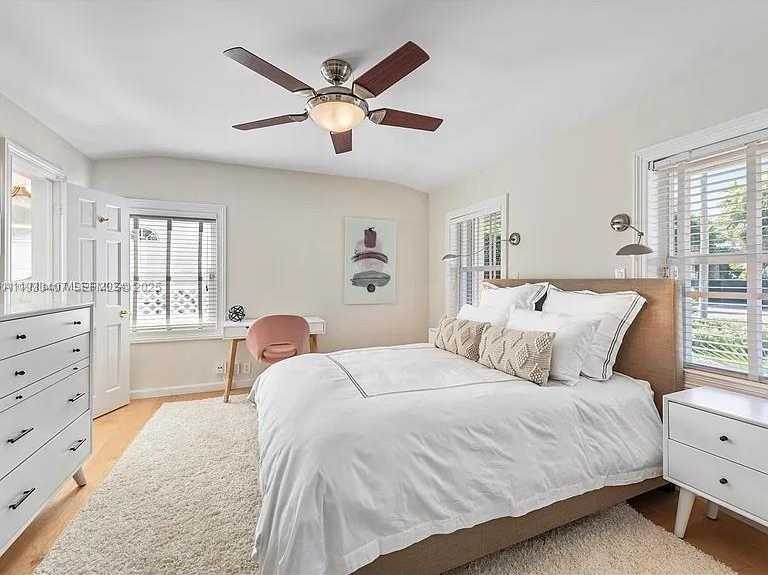 Small Image of 5371 NORTH BAY RD, Miami Beach Number 17