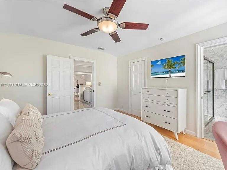 Small Image of 5371 NORTH BAY RD, Miami Beach Number 18