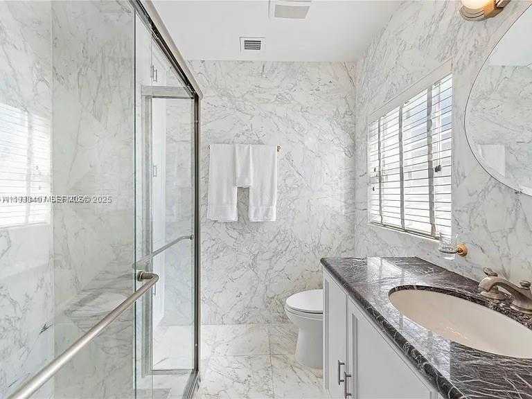 Small Image of 5371 NORTH BAY RD, Miami Beach Number 19