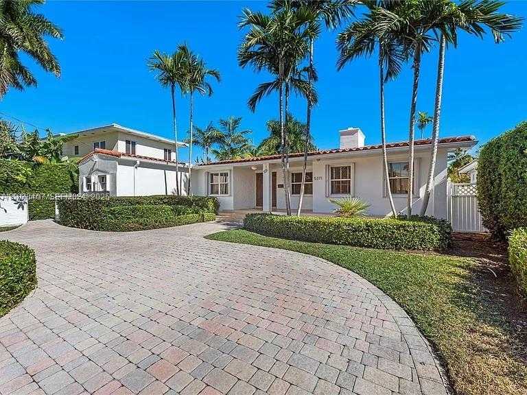 Small Image of 5371 NORTH BAY RD, Miami Beach Number 2