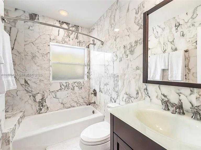 Small Image of 5371 NORTH BAY RD, Miami Beach Number 21