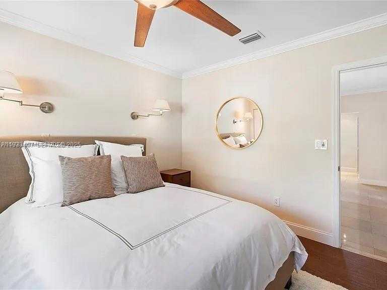 Small Image of 5371 NORTH BAY RD, Miami Beach Number 24