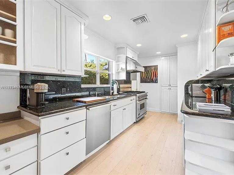 Small Image of 5371 NORTH BAY RD, Miami Beach Number 6