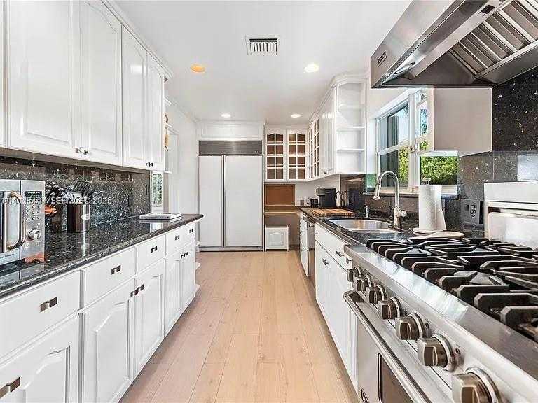 Small Image of 5371 NORTH BAY RD, Miami Beach Number 7