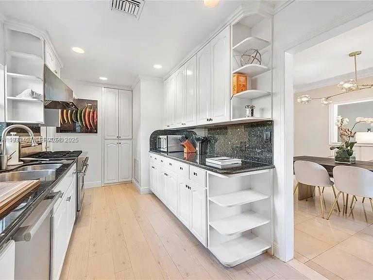 Small Image of 5371 NORTH BAY RD, Miami Beach Number 8