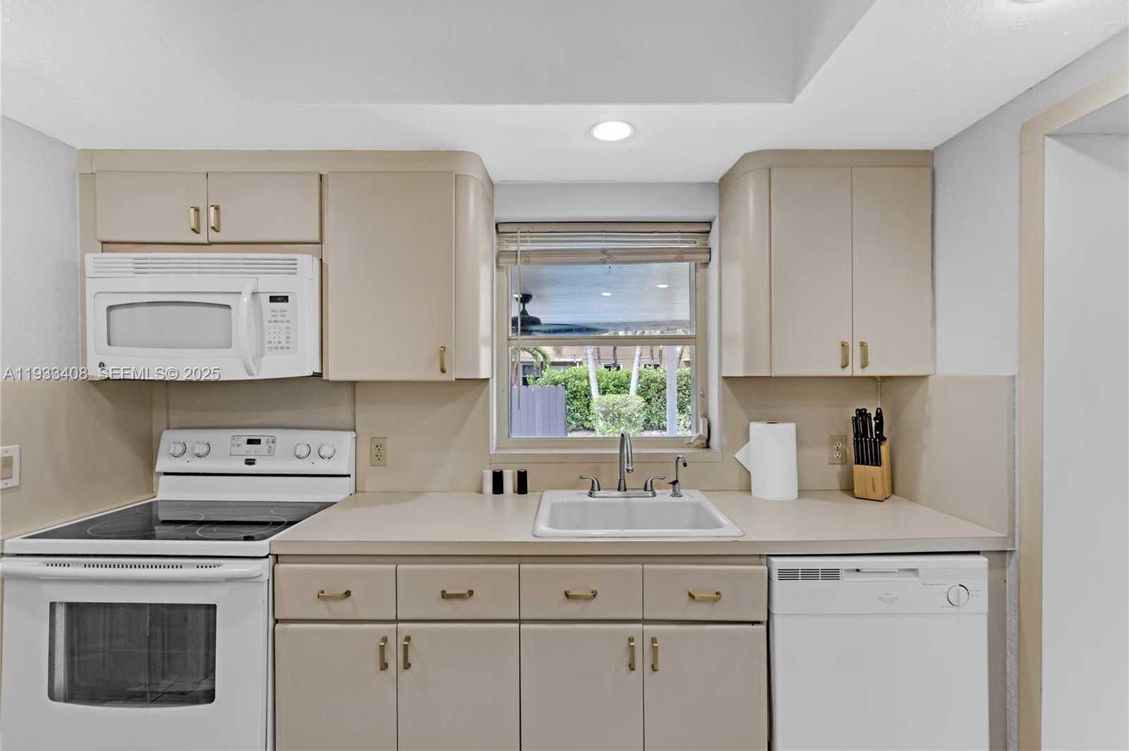 Small Image of 437 NORTH EAST 107TH ST, Miami Number 31