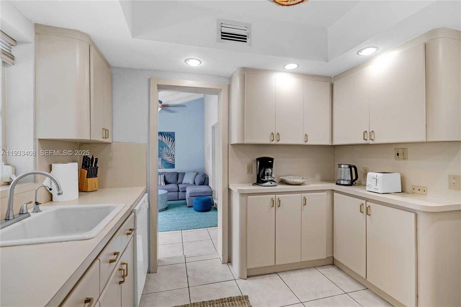 Small Image of 437 NORTH EAST 107TH ST, Miami Number 9