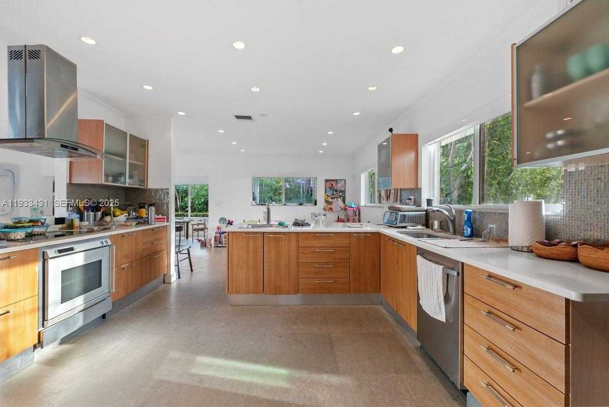 Small Image of 1230 96TH ST, Bay Harbor Islands Number 10