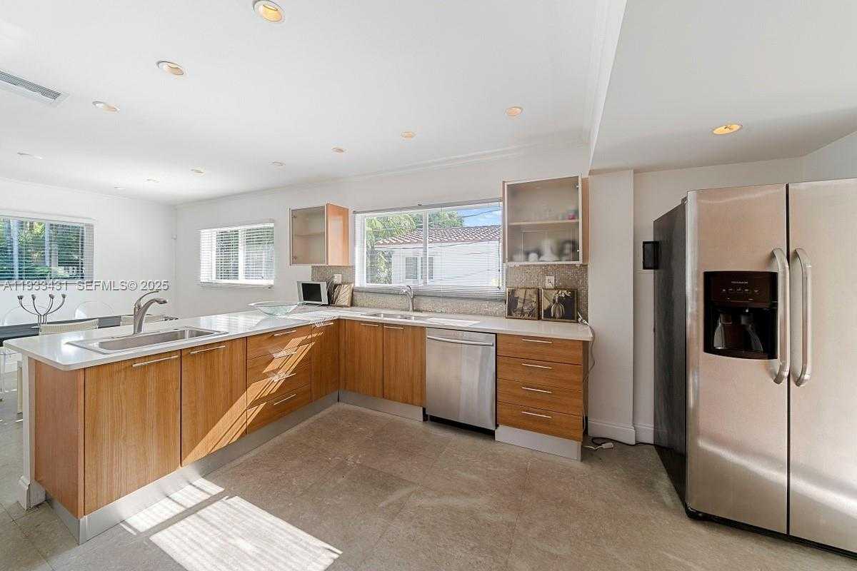 Small Image of 1230 96TH ST, Bay Harbor Islands Number 11