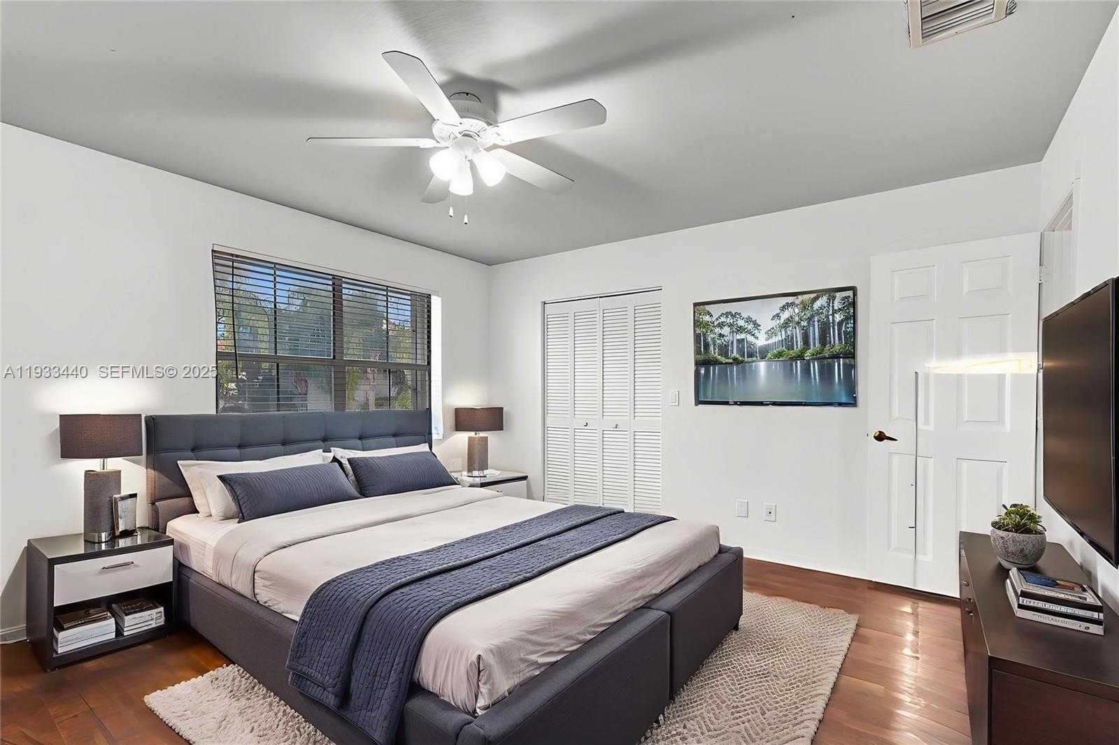 Small Image of 1046 SATINLEAF ST, Hollywood Number 12