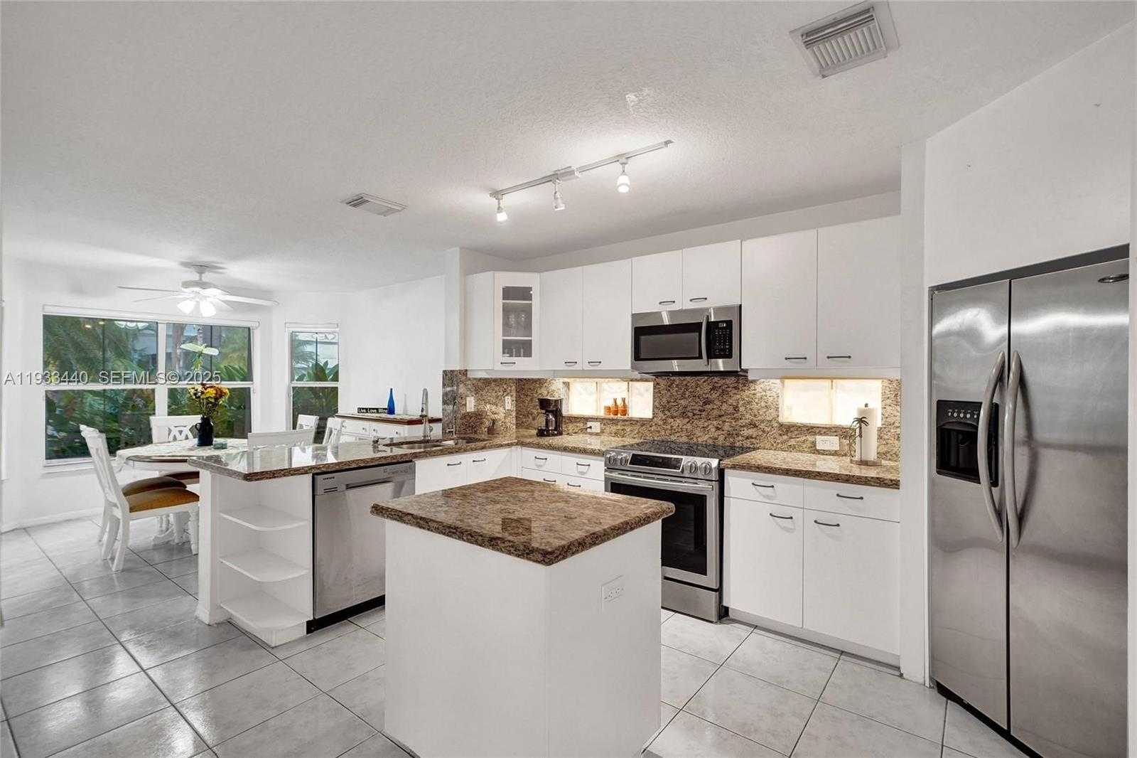 Small Image of 1046 SATINLEAF ST, Hollywood Number 19