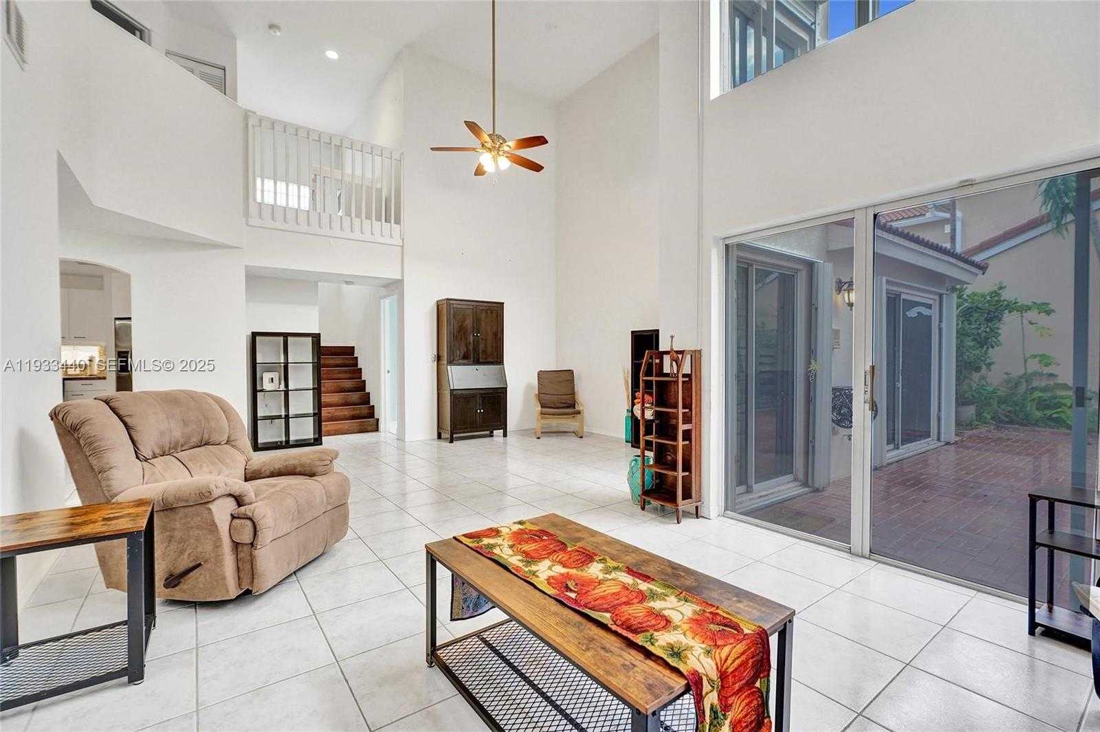 Small Image of 1046 SATINLEAF ST, Hollywood Number 22