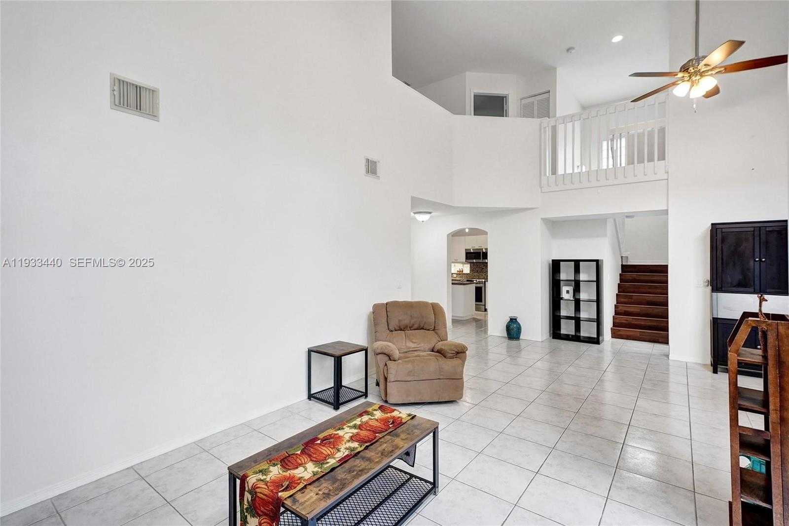Small Image of 1046 SATINLEAF ST, Hollywood Number 25