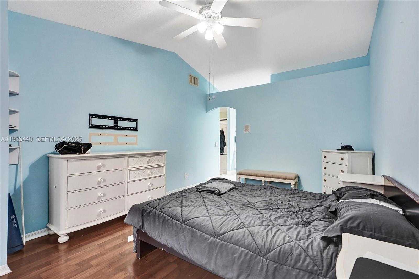 Small Image of 1046 SATINLEAF ST, Hollywood Number 27