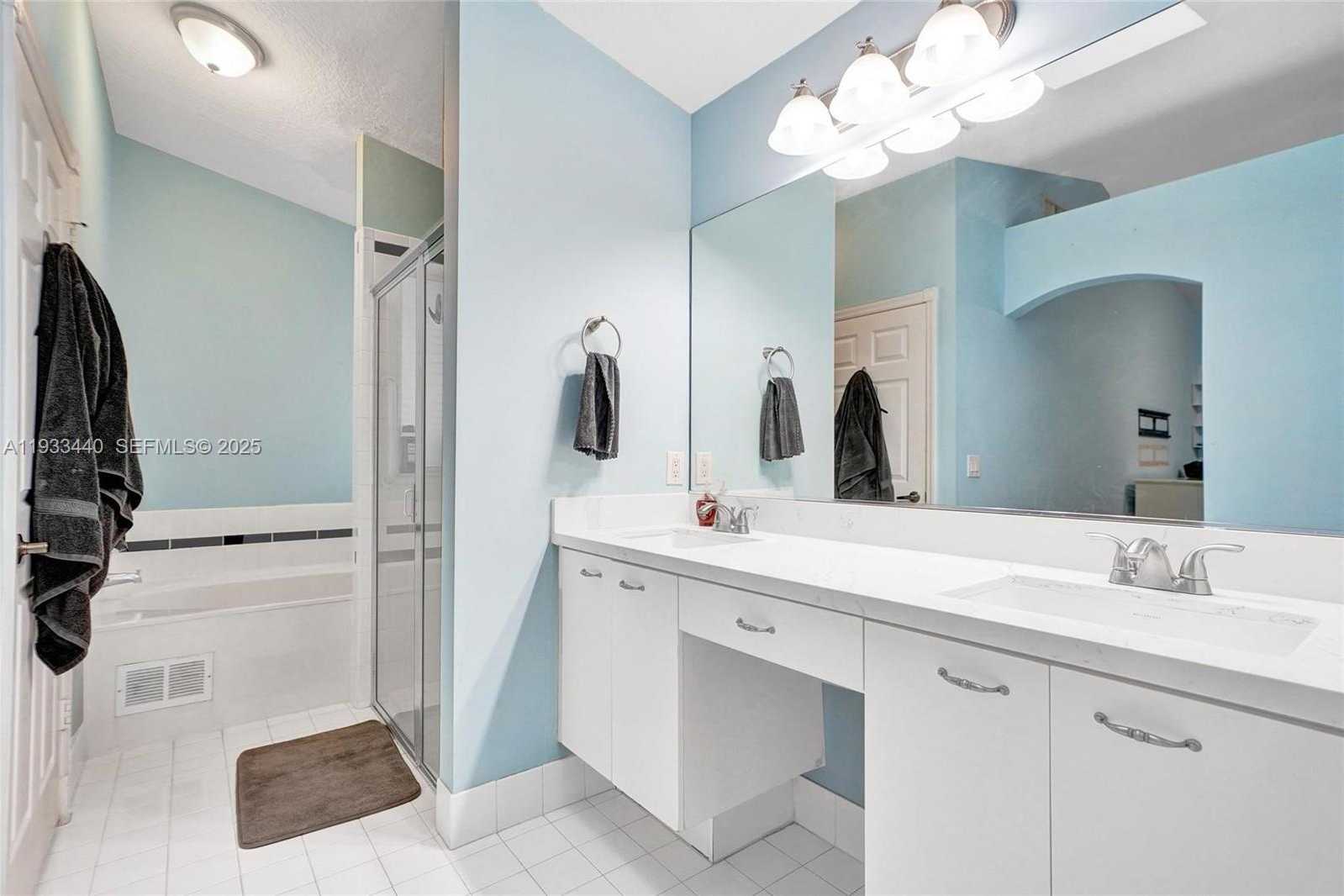 Small Image of 1046 SATINLEAF ST, Hollywood Number 29