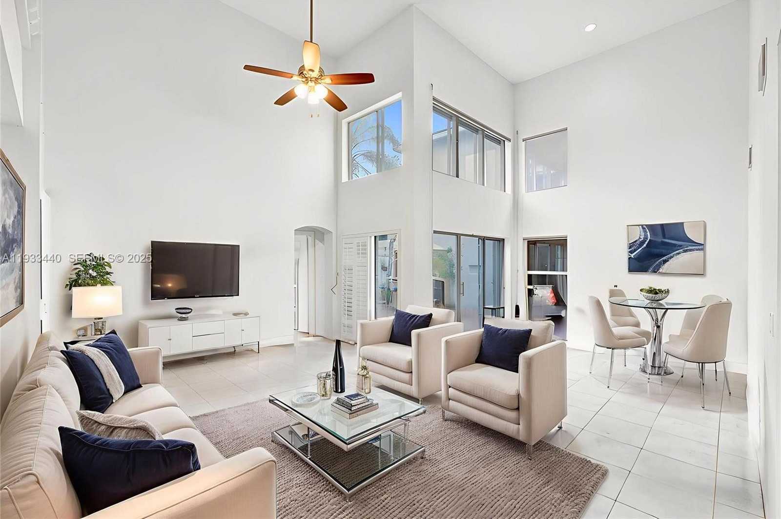 Small Image of 1046 SATINLEAF ST, Hollywood Number 3