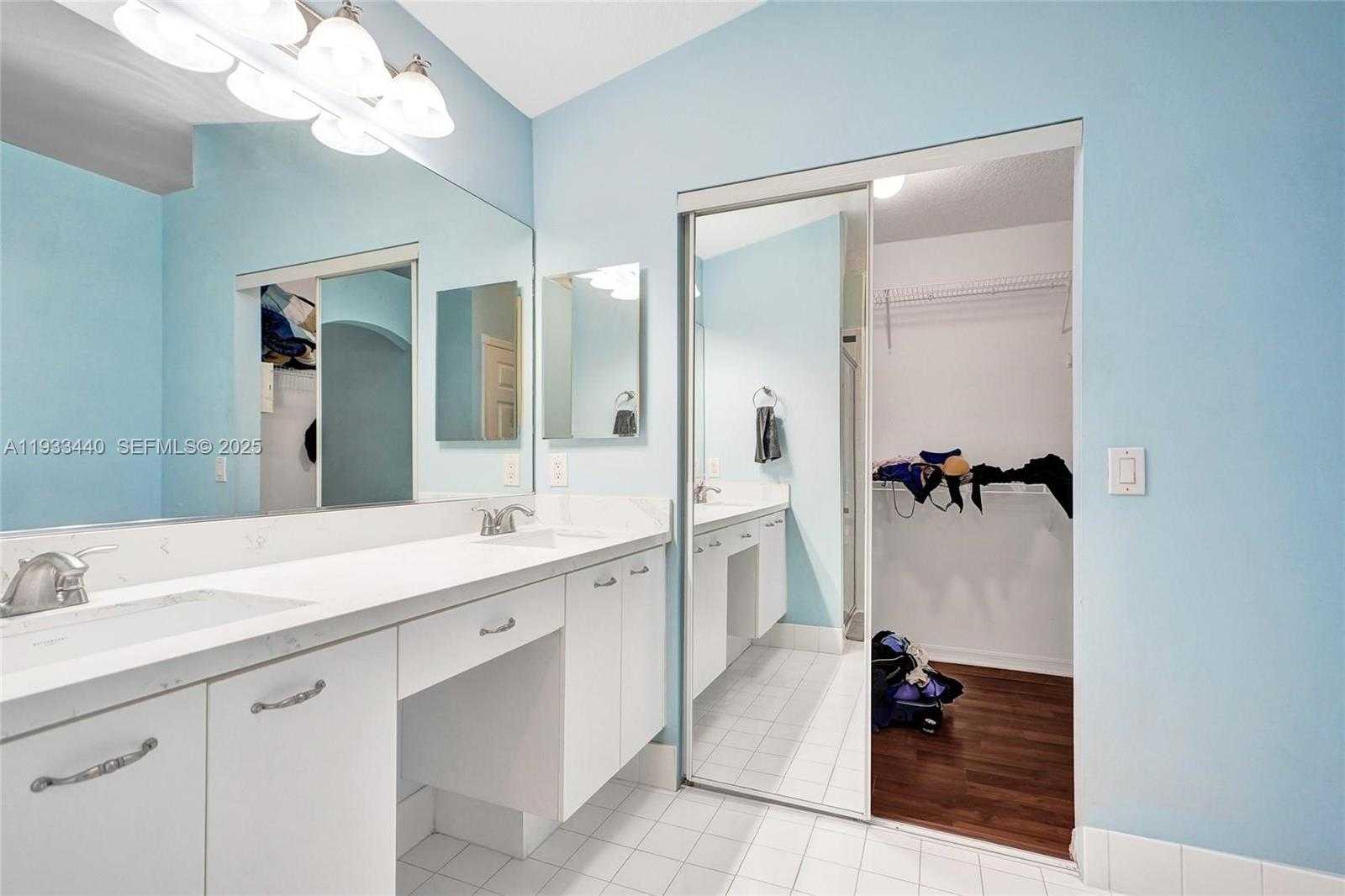 Small Image of 1046 SATINLEAF ST, Hollywood Number 30