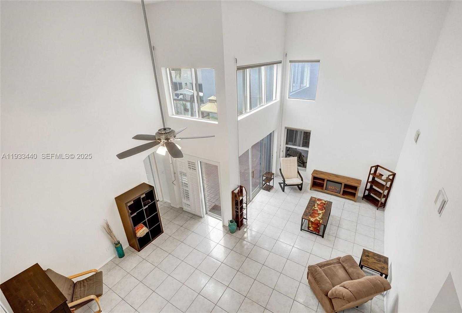 Small Image of 1046 SATINLEAF ST, Hollywood Number 31