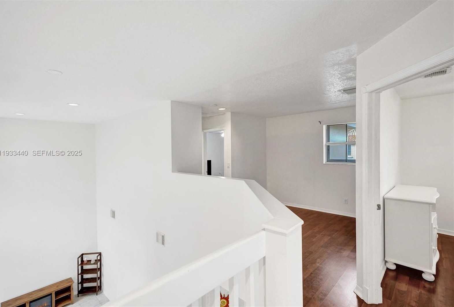 Small Image of 1046 SATINLEAF ST, Hollywood Number 32