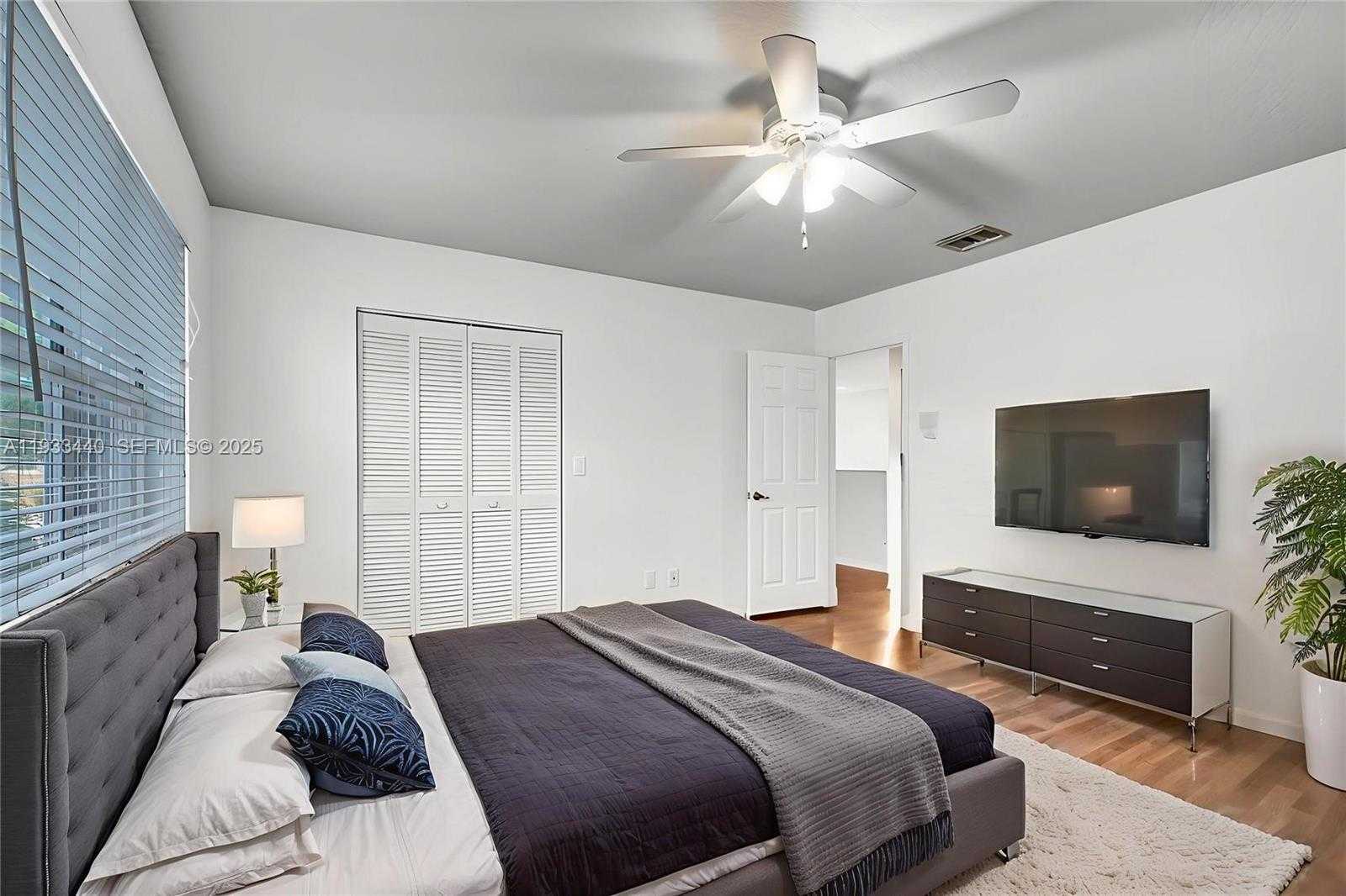 Small Image of 1046 SATINLEAF ST, Hollywood Number 39