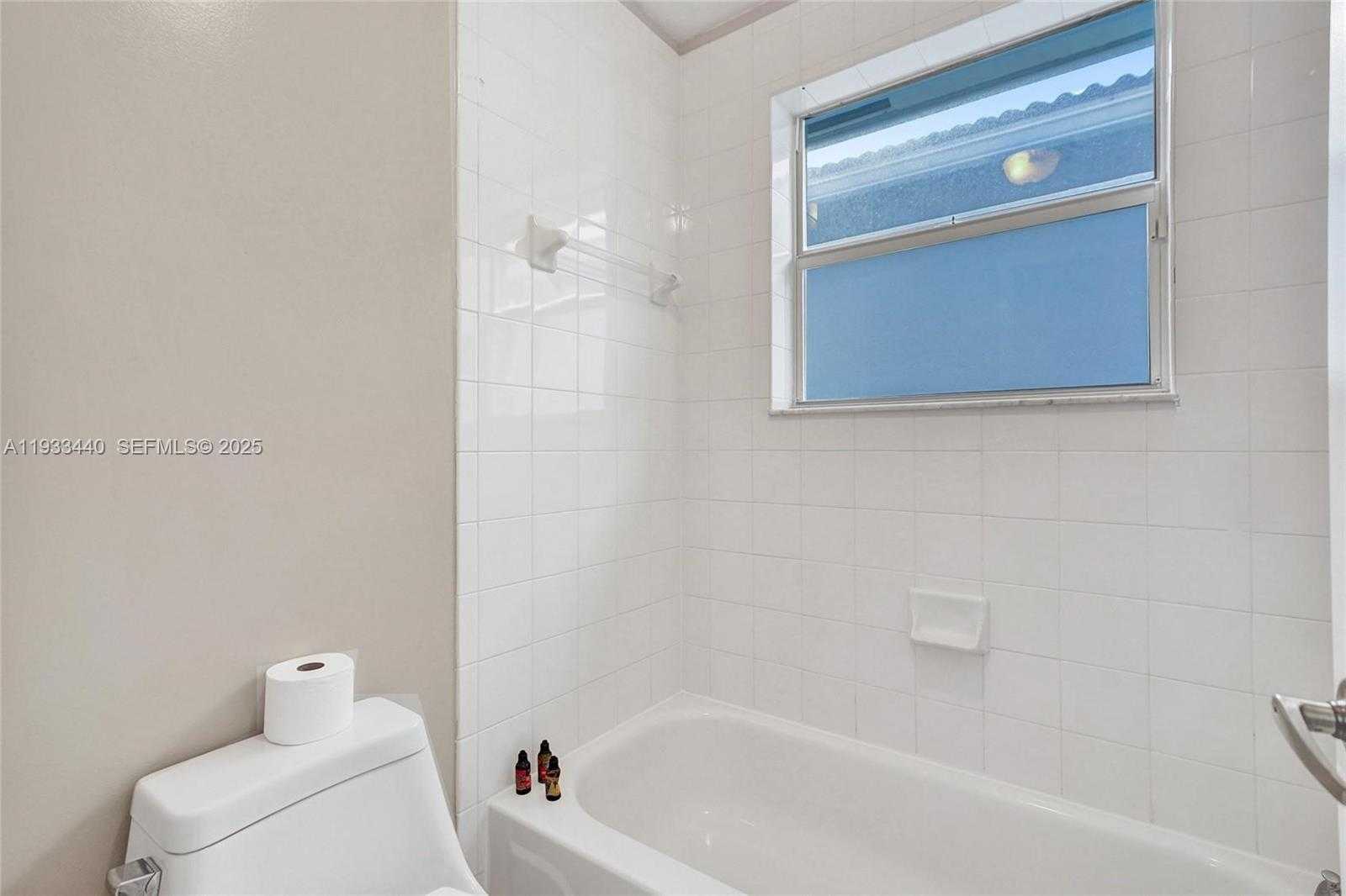 Small Image of 1046 SATINLEAF ST, Hollywood Number 44