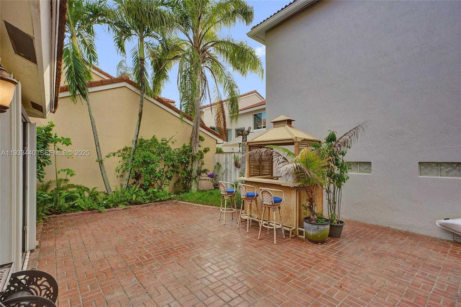 Small Image of 1046 SATINLEAF ST, Hollywood Number 48