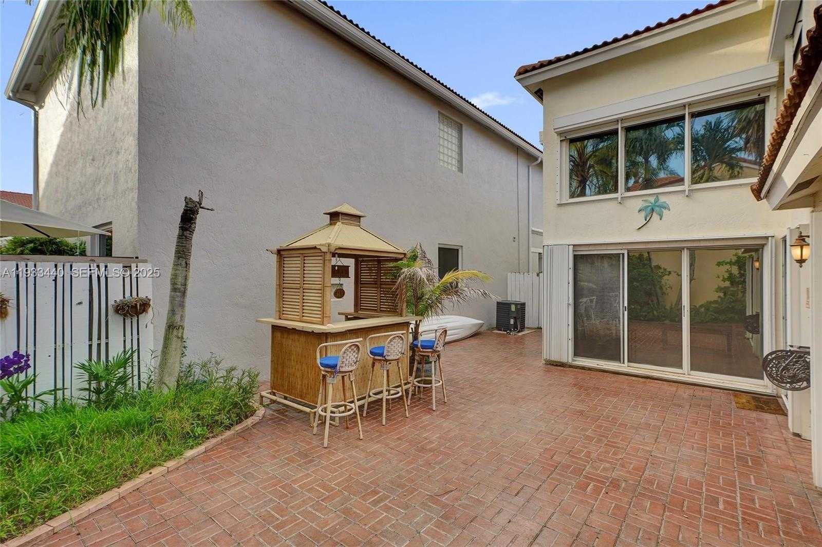 Small Image of 1046 SATINLEAF ST, Hollywood Number 49