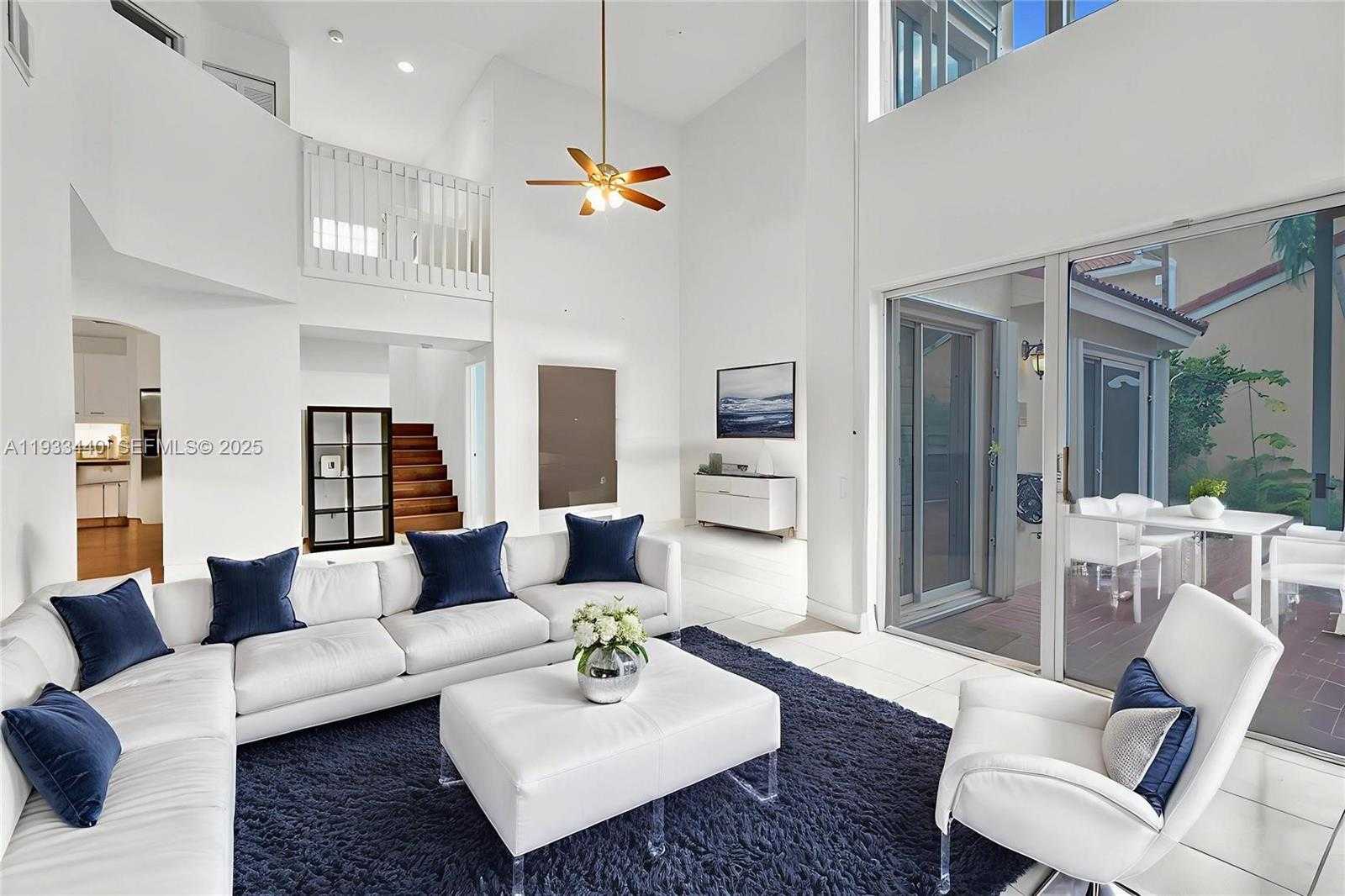 Small Image of 1046 SATINLEAF ST, Hollywood Number 5