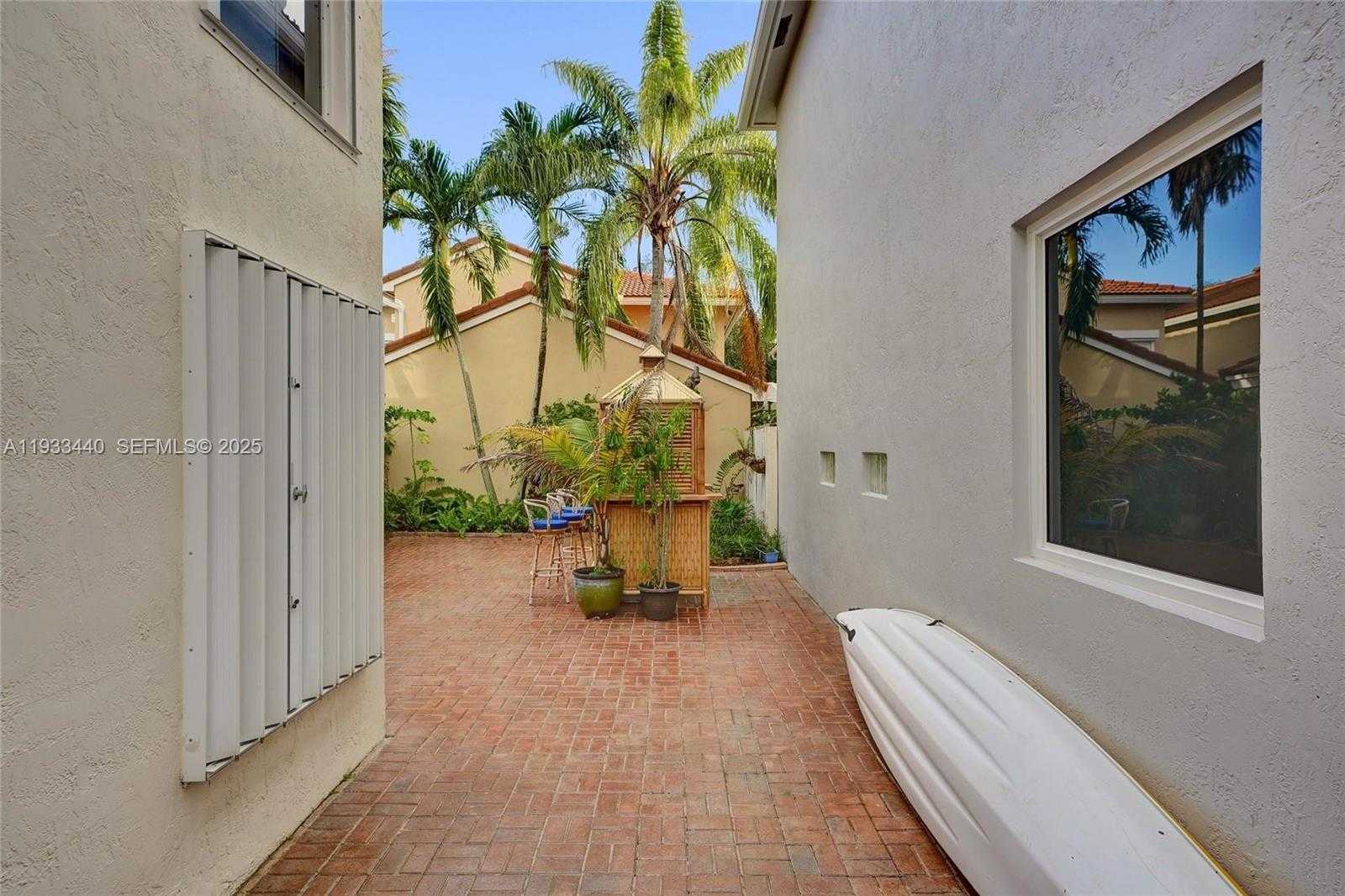 Small Image of 1046 SATINLEAF ST, Hollywood Number 50