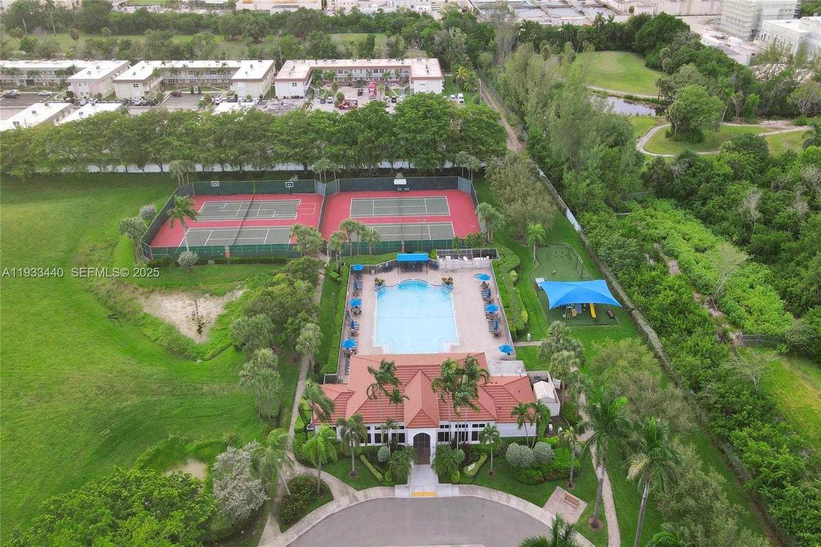 Small Image of 1046 SATINLEAF ST, Hollywood Number 57