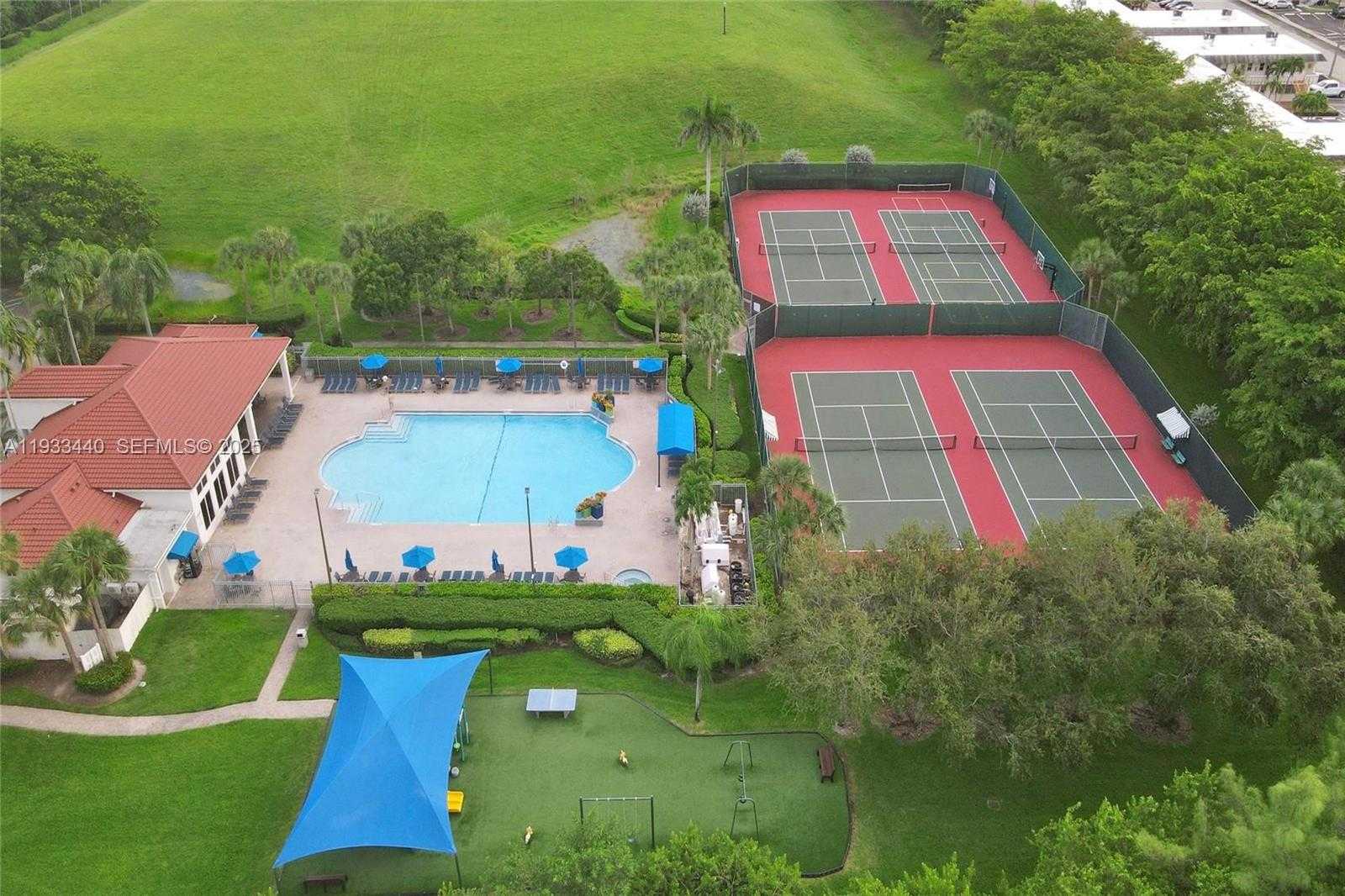 Small Image of 1046 SATINLEAF ST, Hollywood Number 58