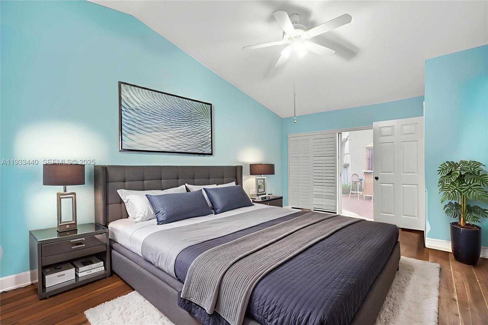 Small Image of 1046 SATINLEAF ST, Hollywood Number 6