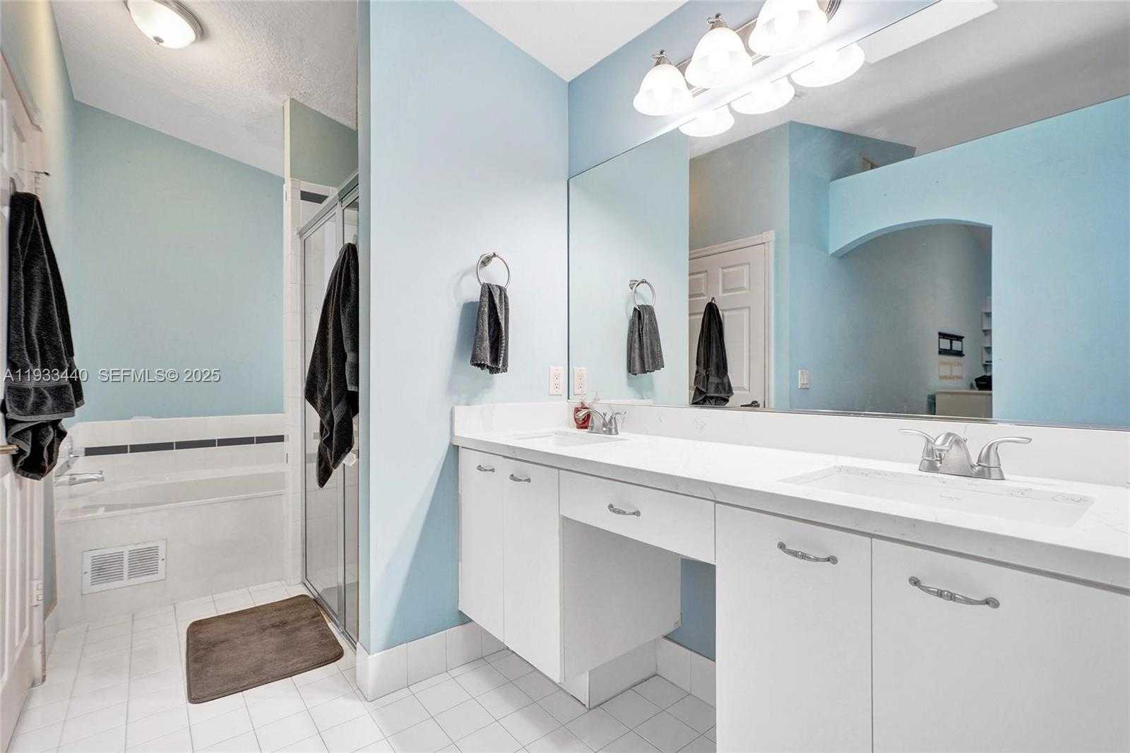 Small Image of 1046 SATINLEAF ST, Hollywood Number 61