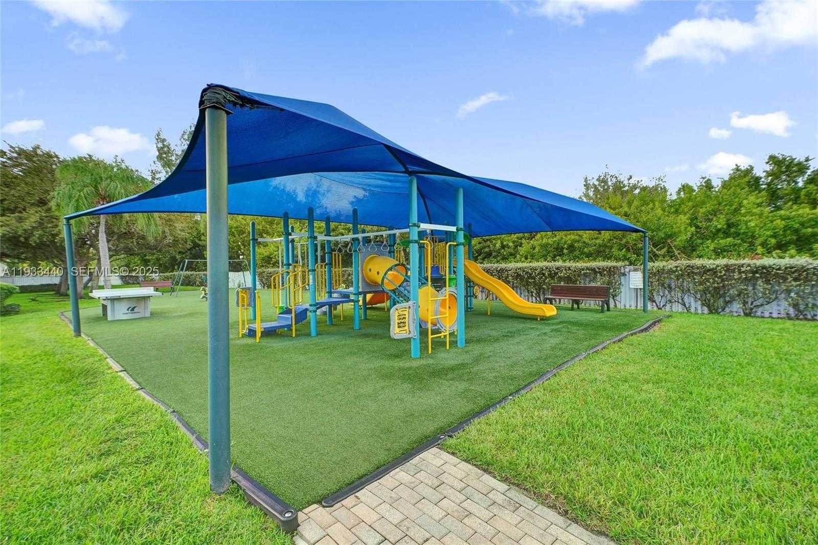 Small Image of 1046 SATINLEAF ST, Hollywood Number 65