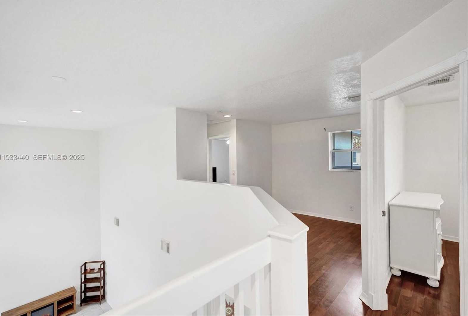 Small Image of 1046 SATINLEAF ST, Hollywood Number 8